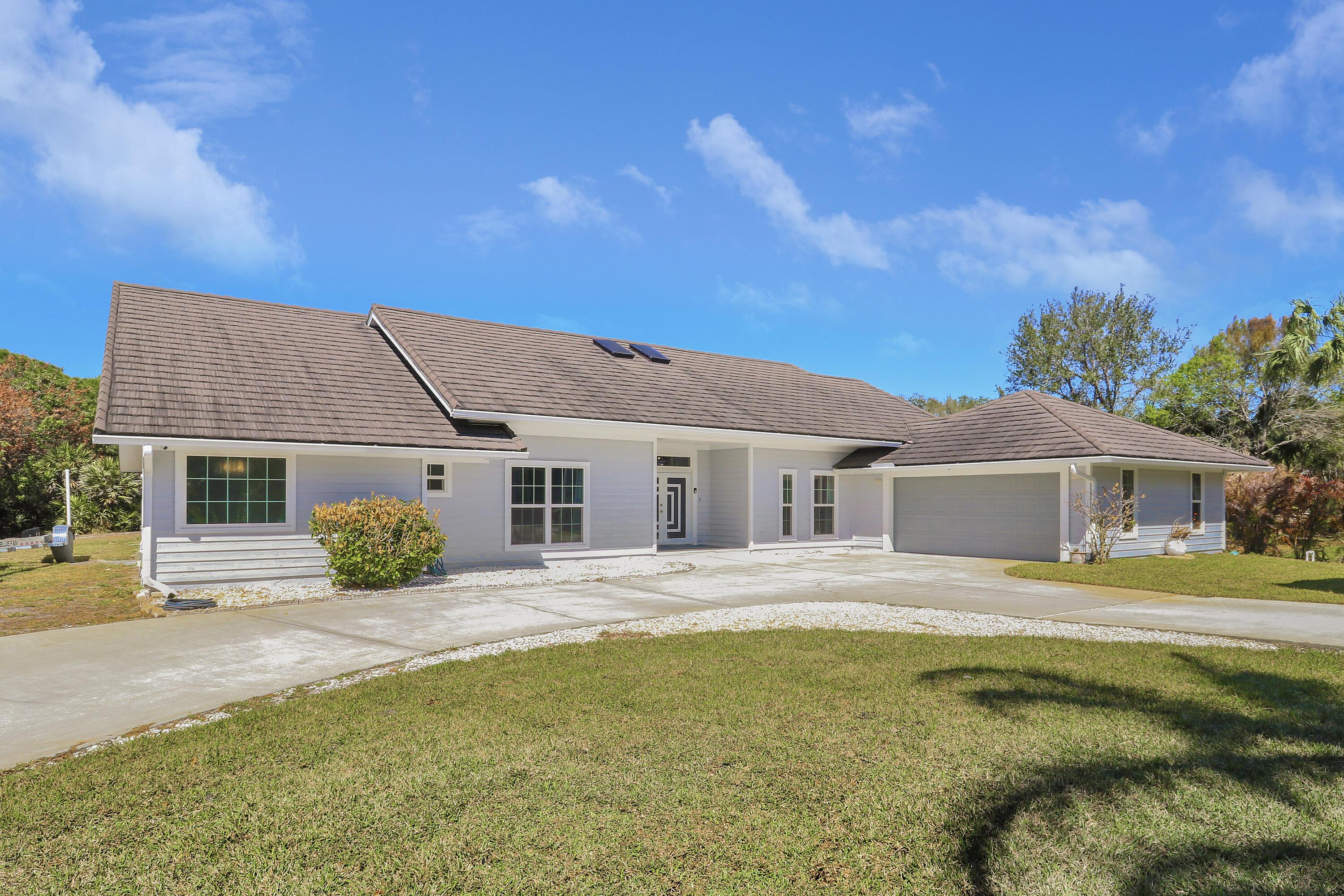Image 3: House2-54