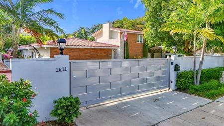 1611 Seabreeze Boulevard