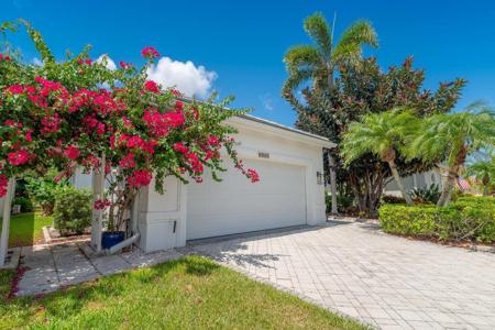 1513 SE Holyrood Lane