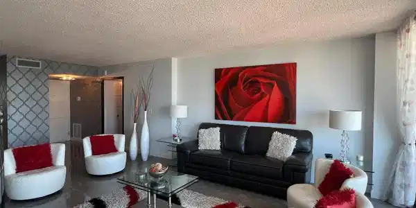 Image 3: Living Room