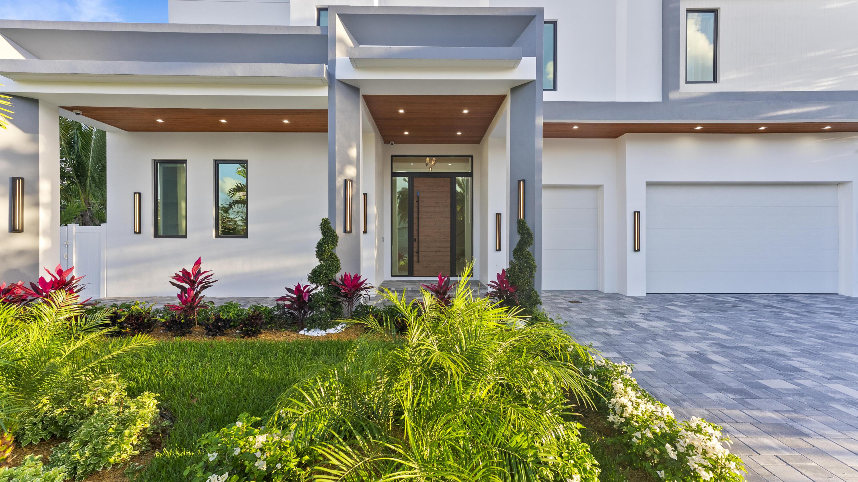 Image 4: FRONT ENTRANCE