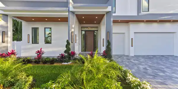 Image 4: FRONT ENTRANCE