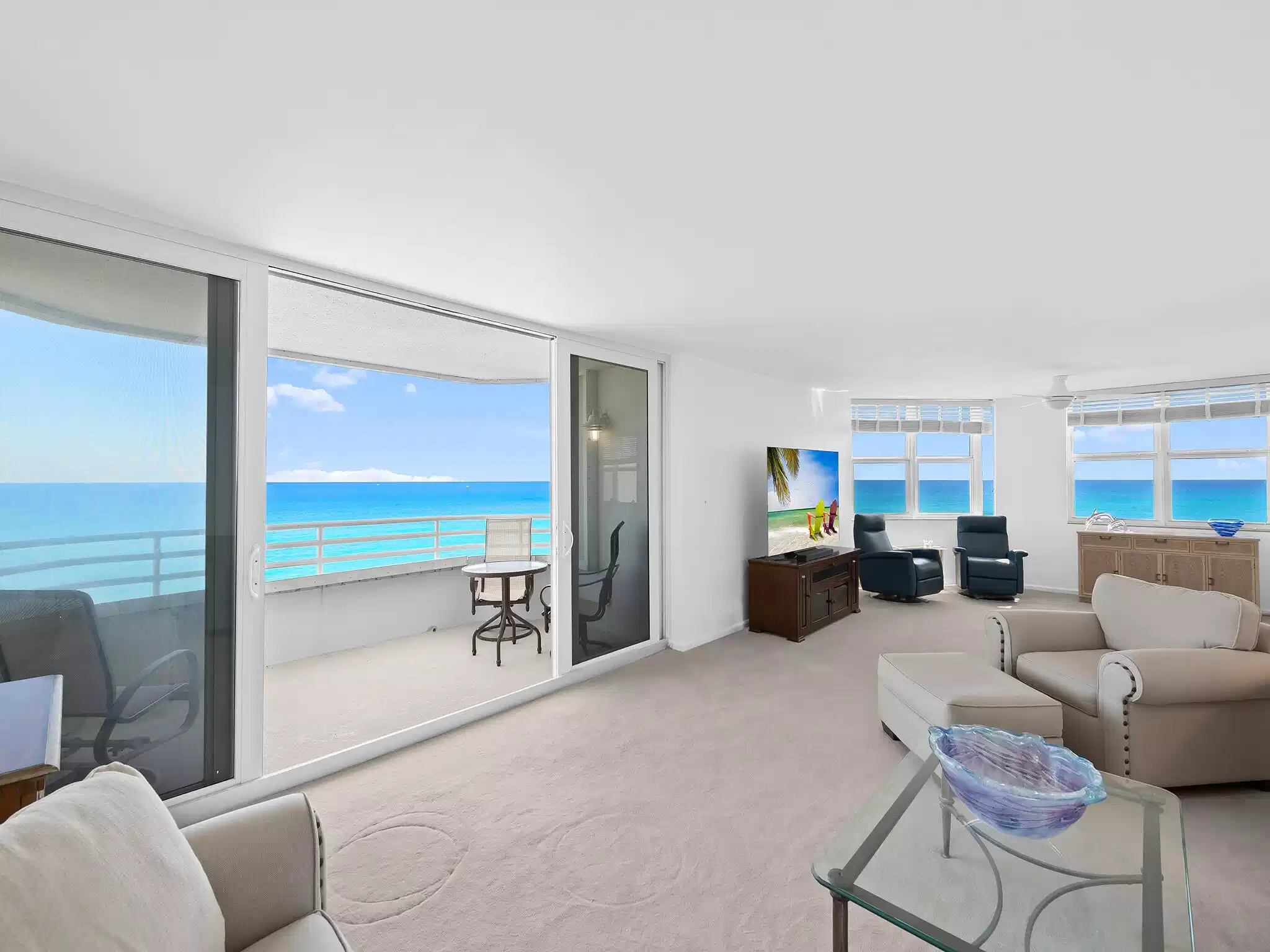 Image 1: Living room
