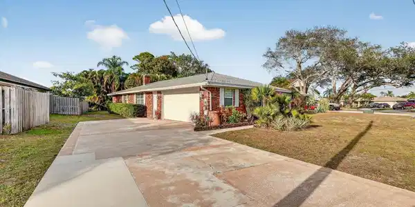 1207 SE Palm Beach Road