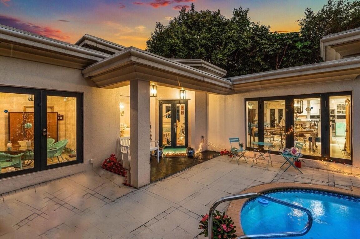 Image 2: 58-800 Lagoon back pool