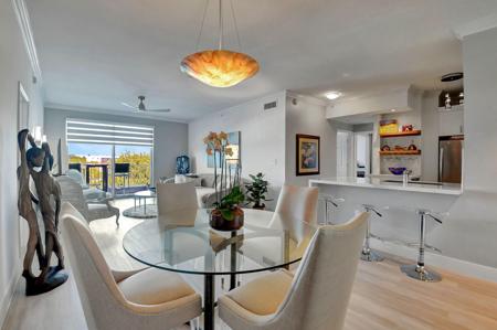 802 W Windward Way