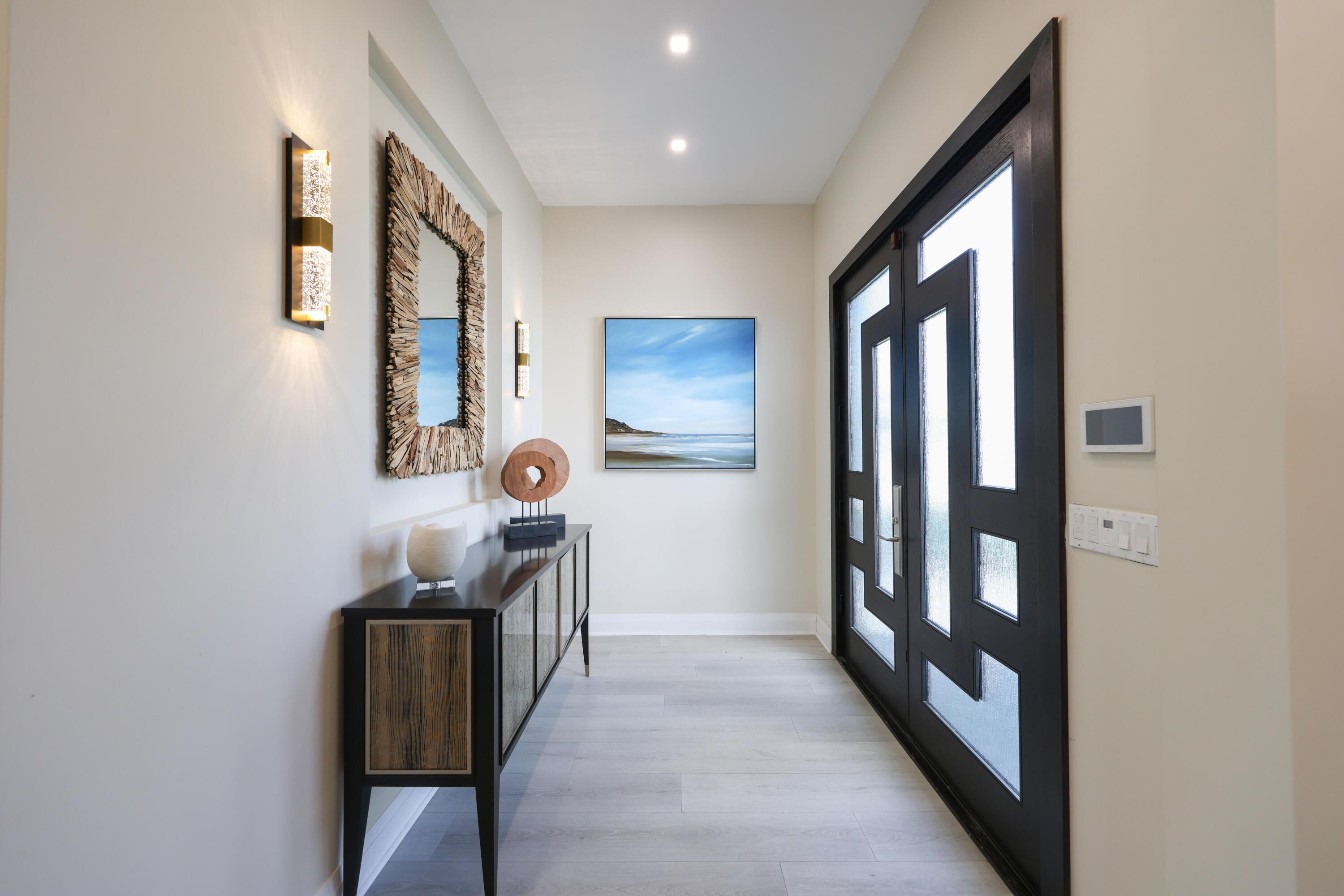 Image 4: Foyer