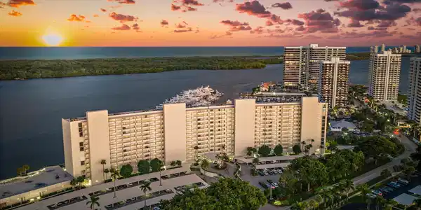 Image 3: 124 Lakeshore Dr unit 929-46