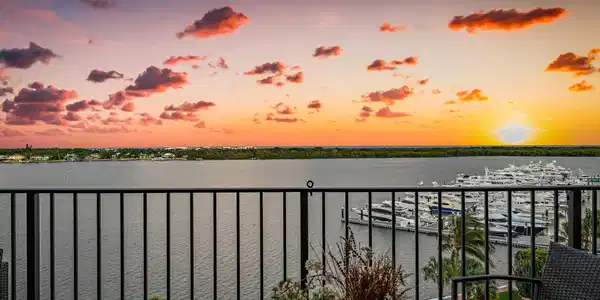 Image 4: 124 Lakeshore Dr unit 929-27