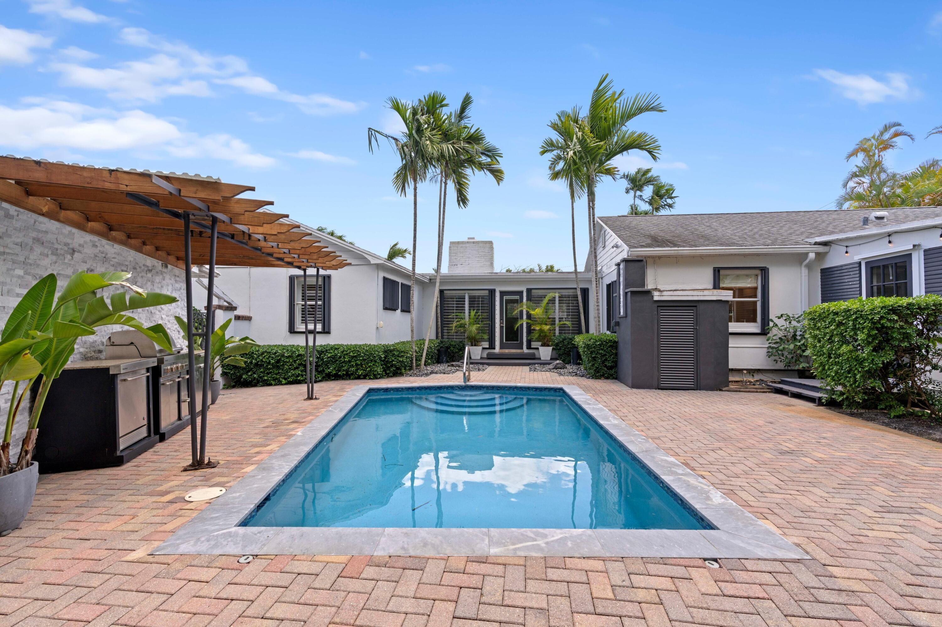 Image 2: Backyard with pool & outdoor kitchen.