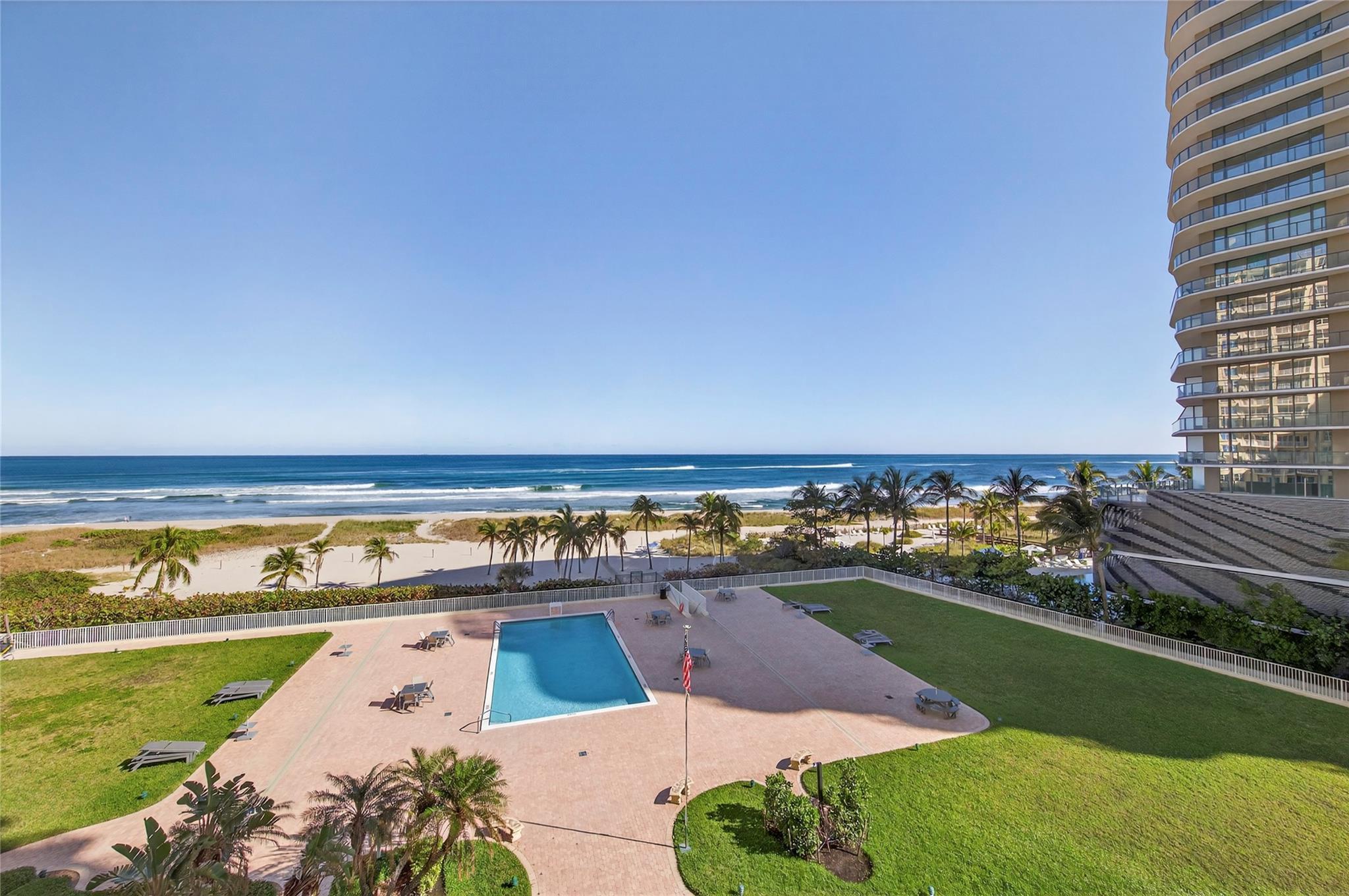 Image 4: View of ocean and pool from balcony