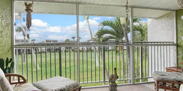 Image 4: Main lanai