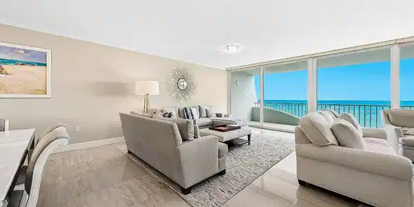Image 3: 011-2001SoutheastSailfishPointBoulevard-