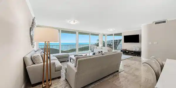 Image 4: 013-2001SoutheastSailfishPointBoulevard-