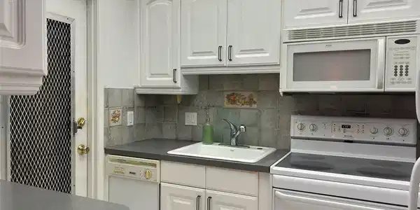 2050 NE 39th Street