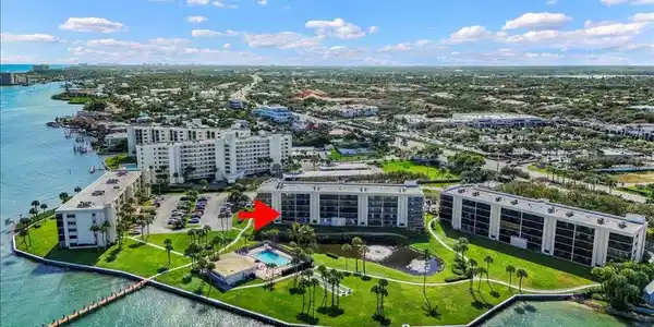 200 Intracoastal Place