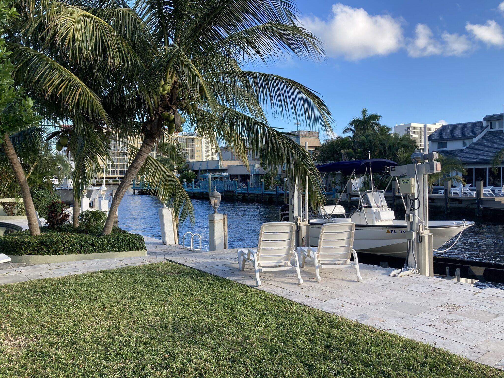 Image 4: boat lift and dock