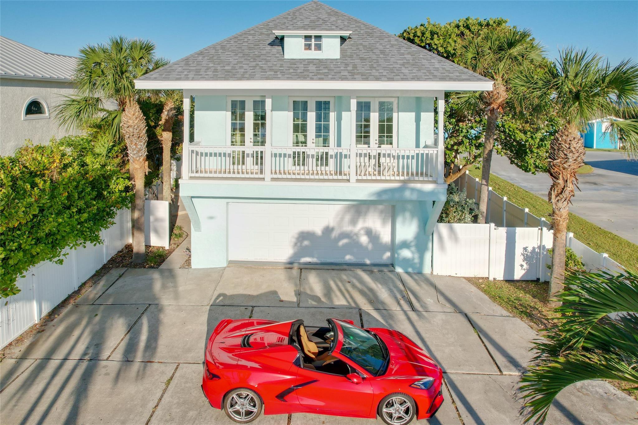 Image 2: Guest apartment over the garage facing the intraco