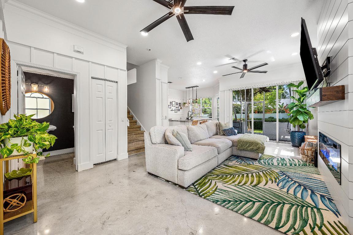 Image 3: 006-160BarefootCove-Hypoluxo-33462-FULL