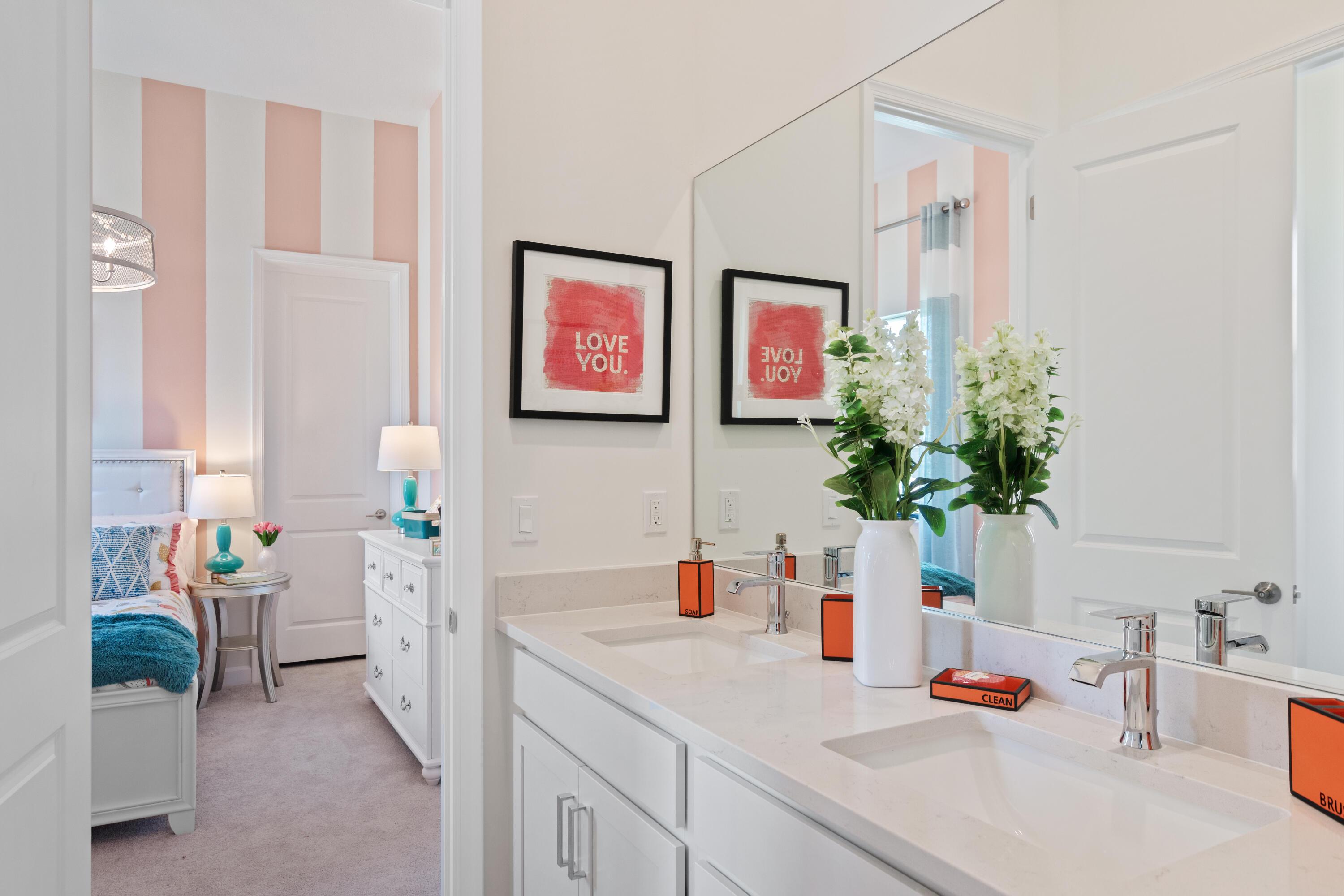 Image 4: PBH_Tesoro_Angelo_Pic_Bath2_2of2_F1