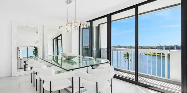 115 Lakeshore Drive