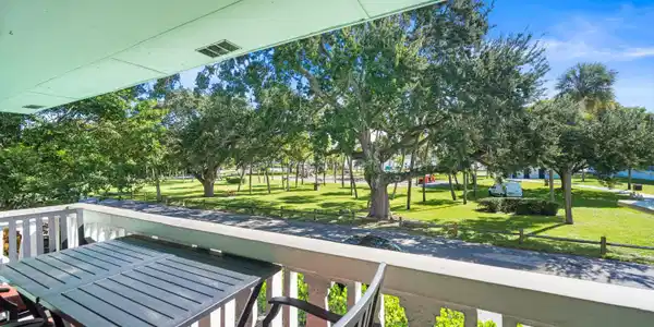 421 S Lakeside Drive