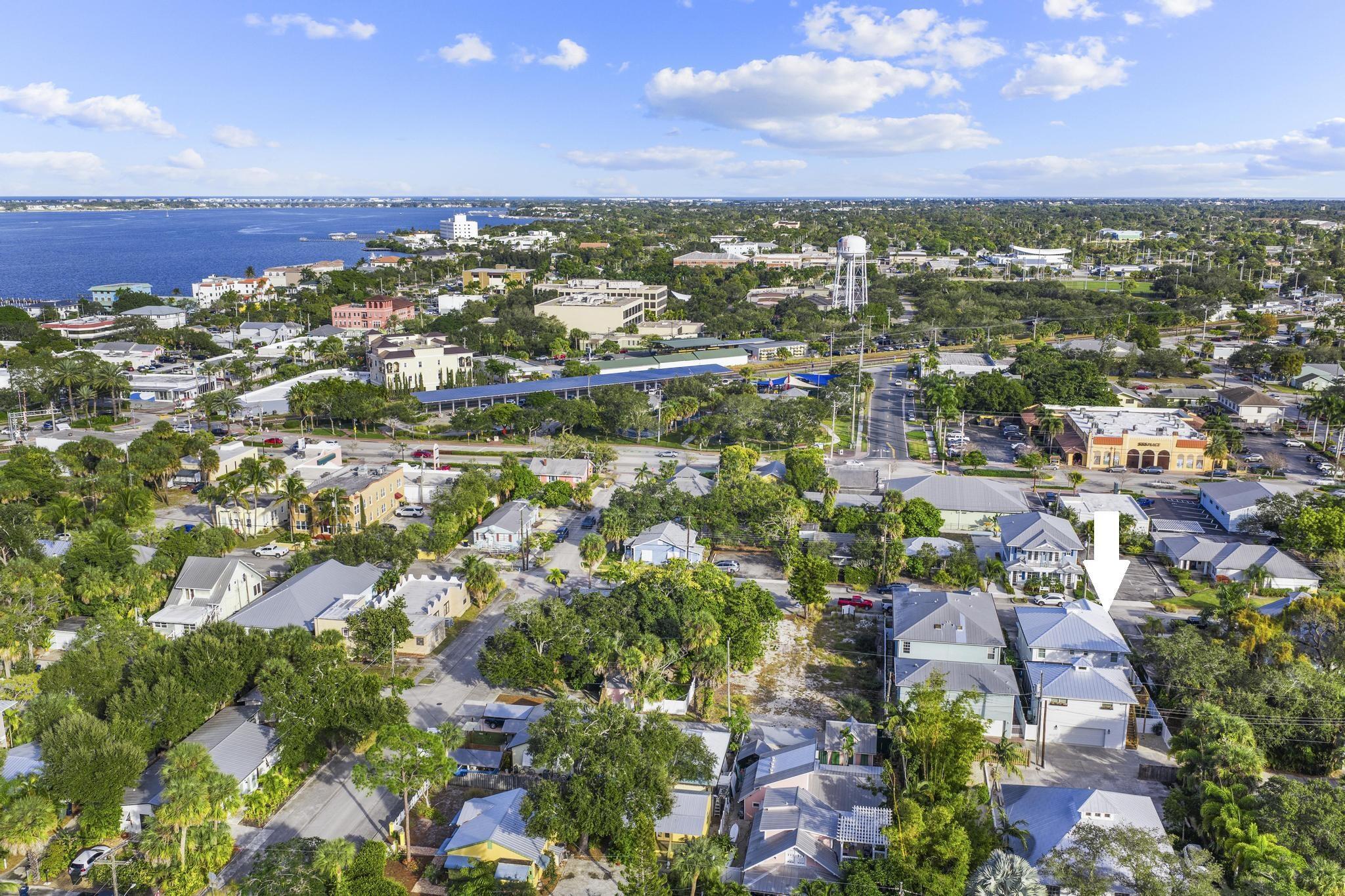 Image 3: 516 SW Camden Ave_97_arrow