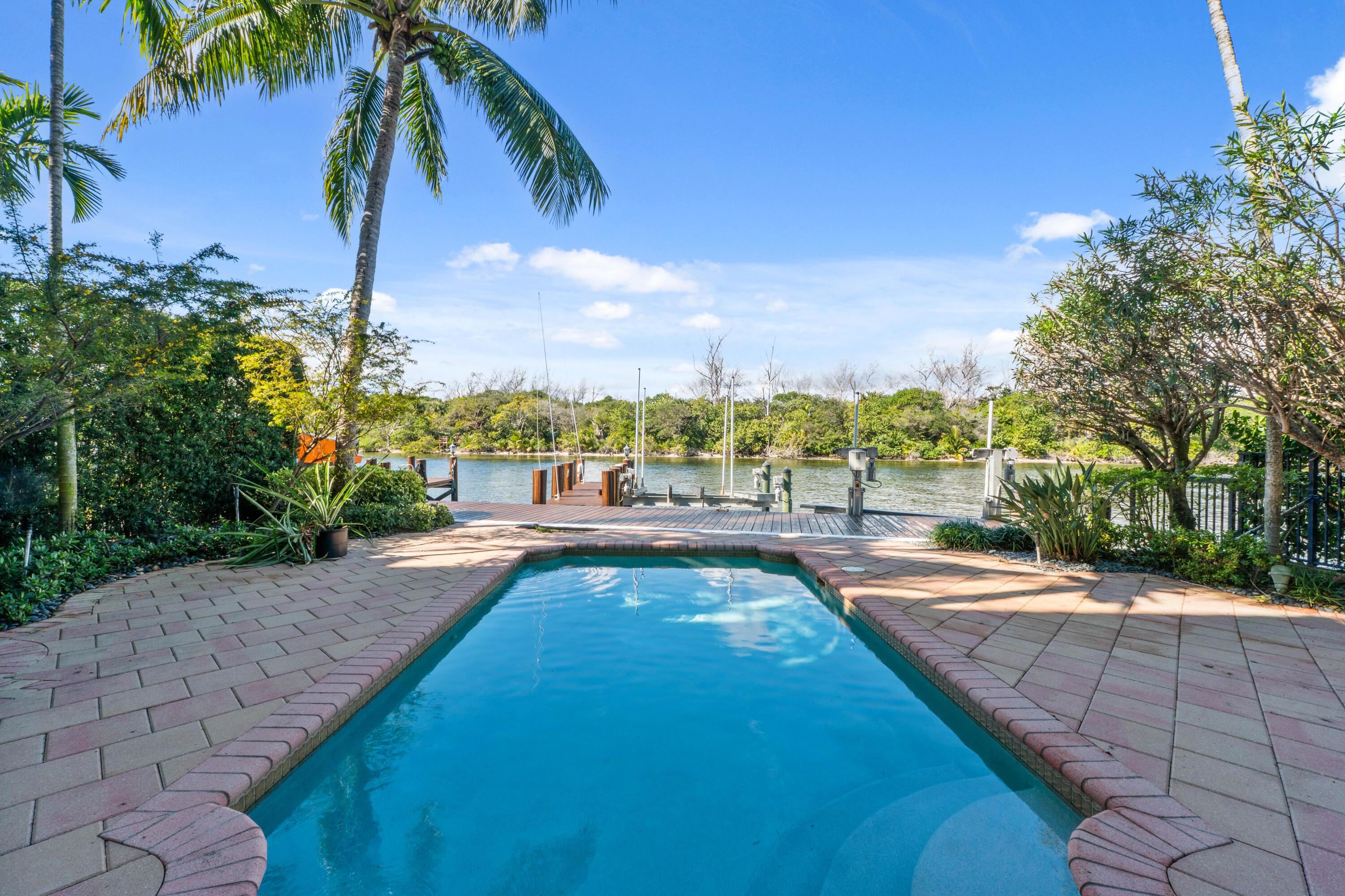 Image 2: 453 NE 19th Ave_047