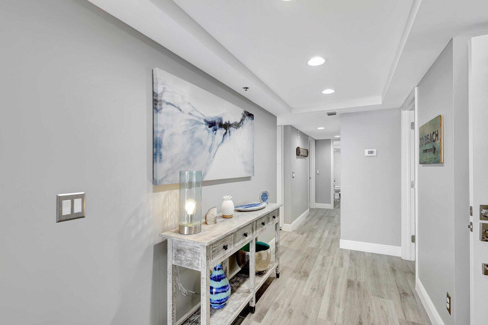 Image 4: ENTRY HALL