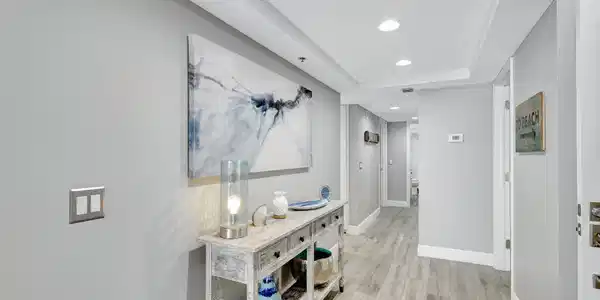 Image 4: ENTRY HALL