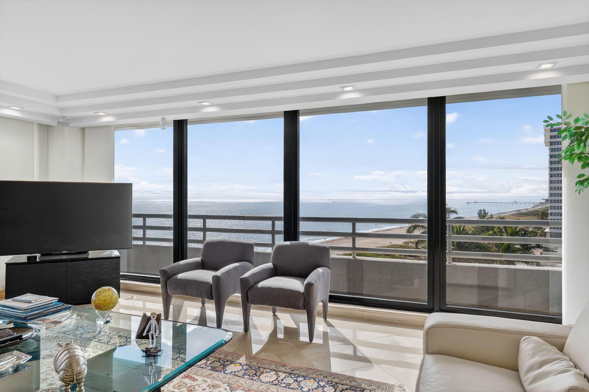Image 4: Living Area
