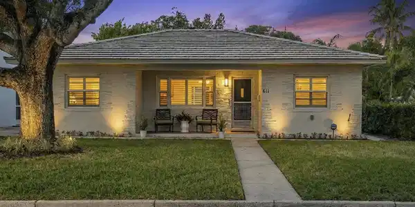 611 N Palmway