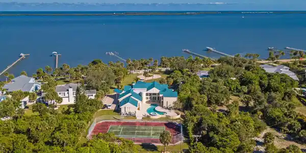 Image 2: 3343 S Indian River Dr Fort-large-053-00