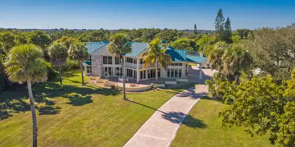 Image 4: 3343 S Indian River Dr Fort-large-063-01