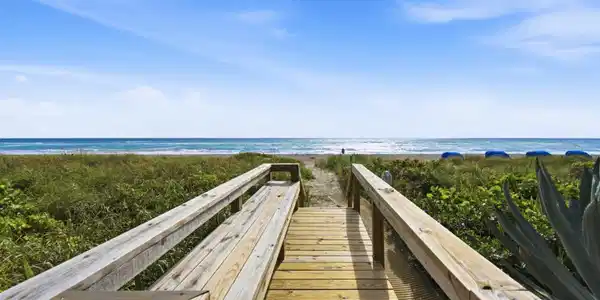 Image 4: DEEDED BEACH ACCESS