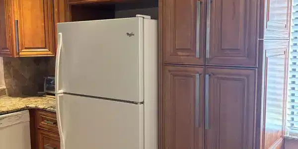 Image 2: Pelican Pointe kitchen 4