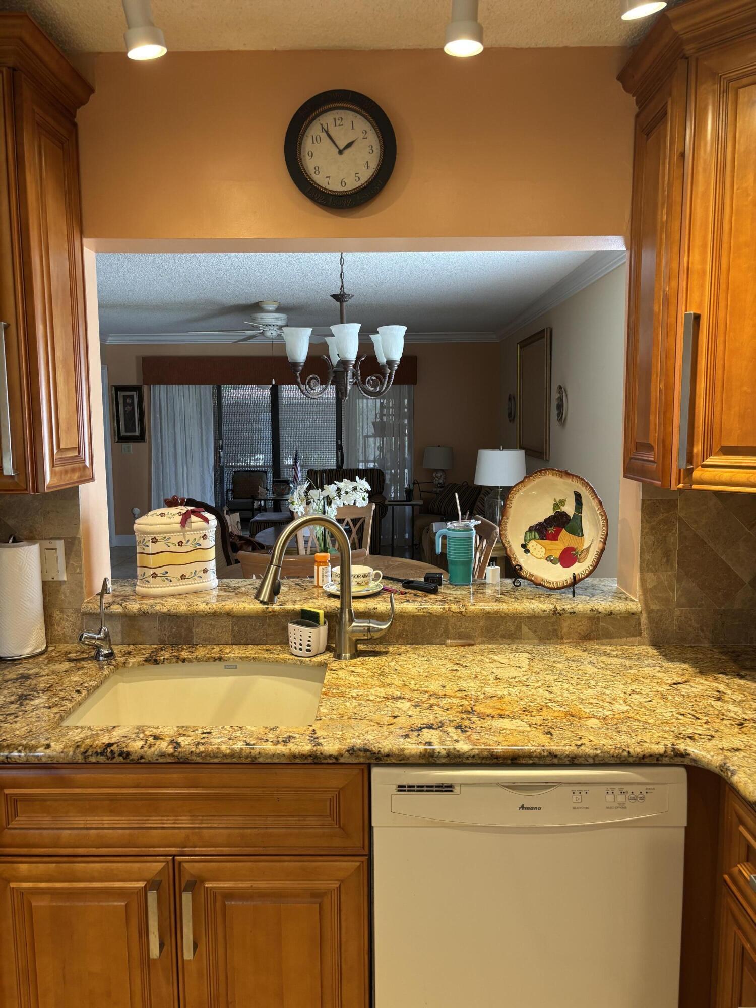 Image 3: Pelican Pointe kitchen 1