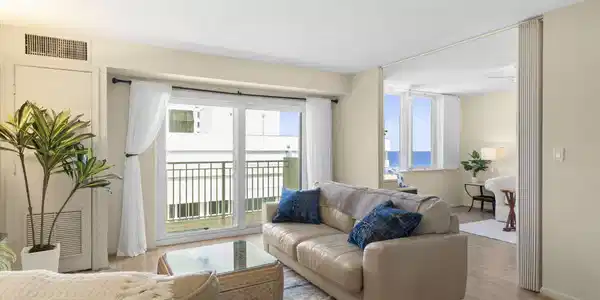 Image 2: LIVING ROOM