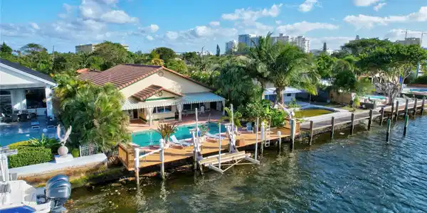 305 S Riverside Drive