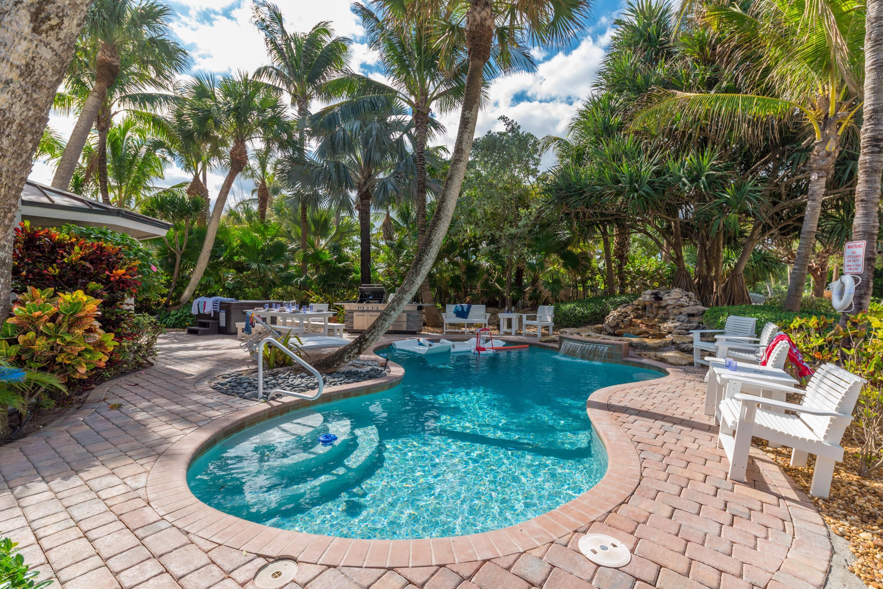 Image 2: Pool