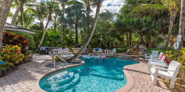 Image 2: Pool