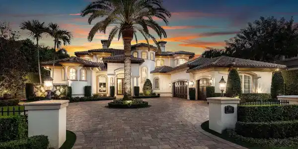 252 S Maya Palm Drive