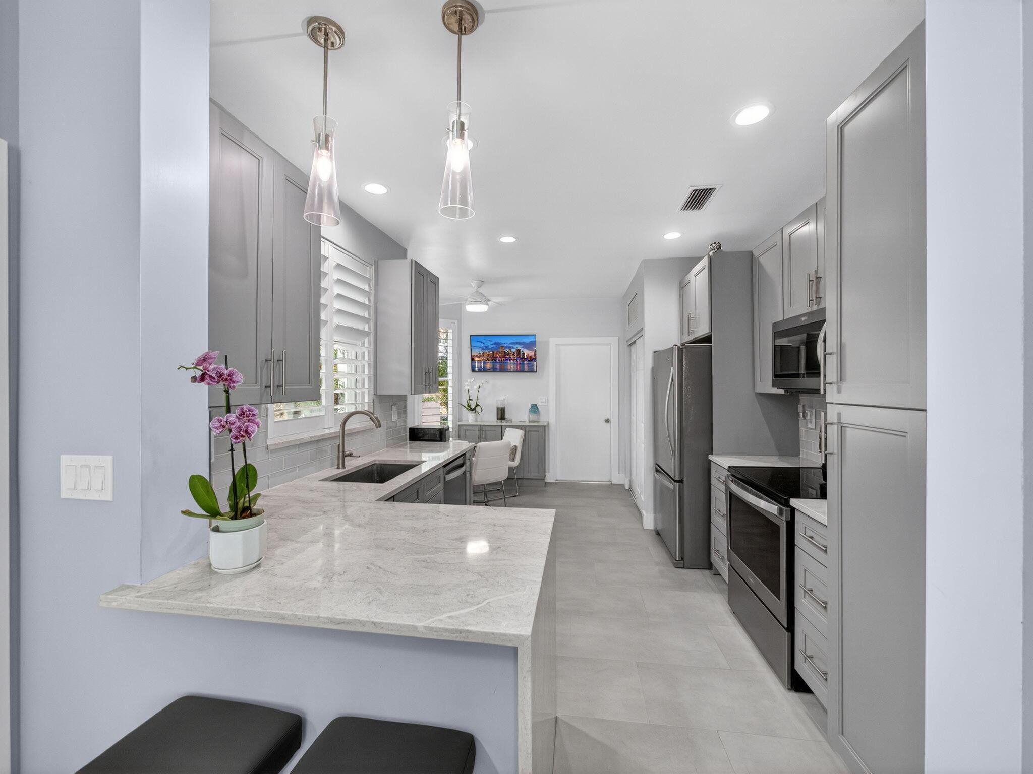 Image 3: 48-web-or-mls-036