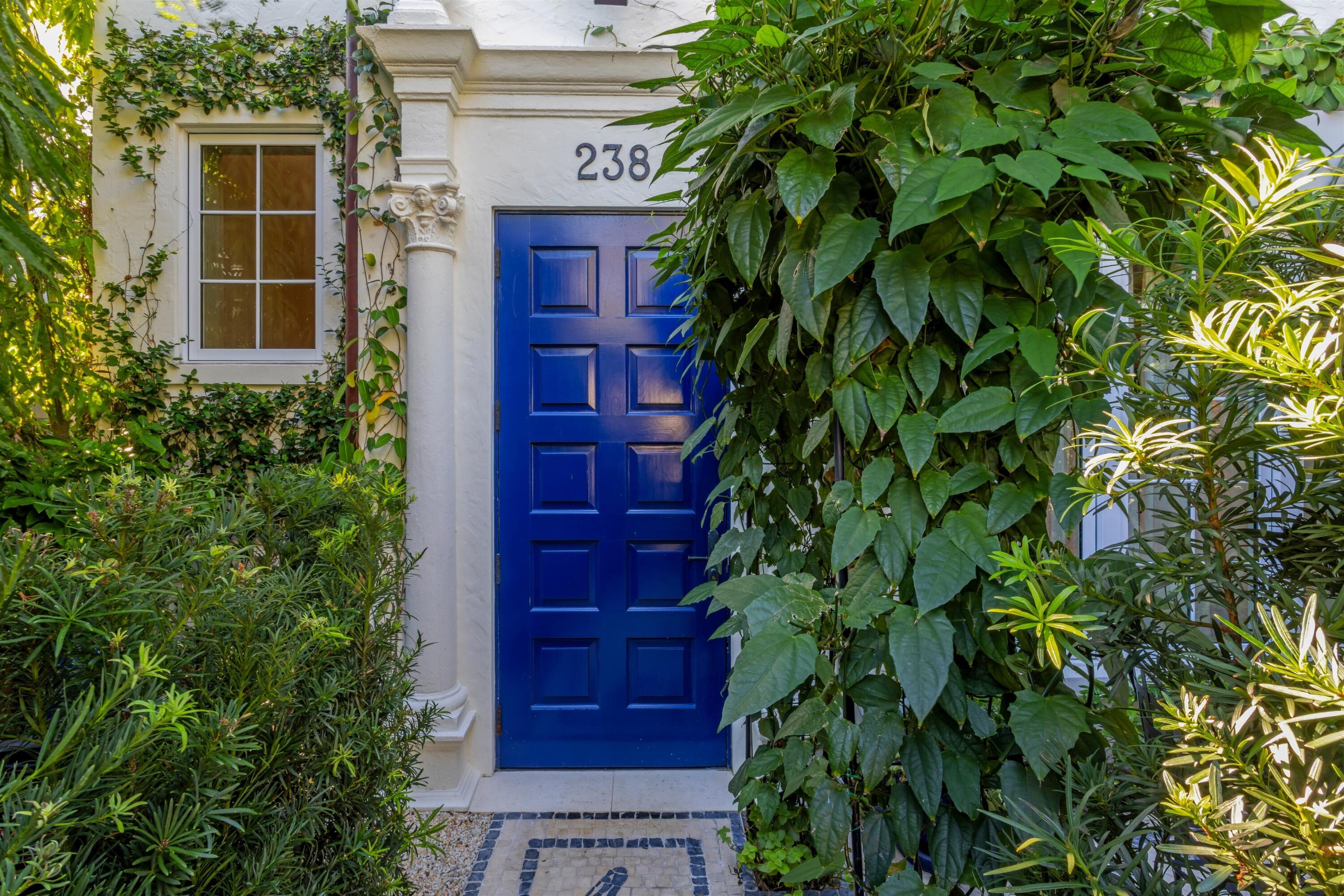 Image 2: ENTRANCE_DETAIL_EB