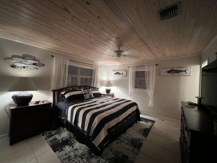 Image 2: 1540 LANTANA LANE 7