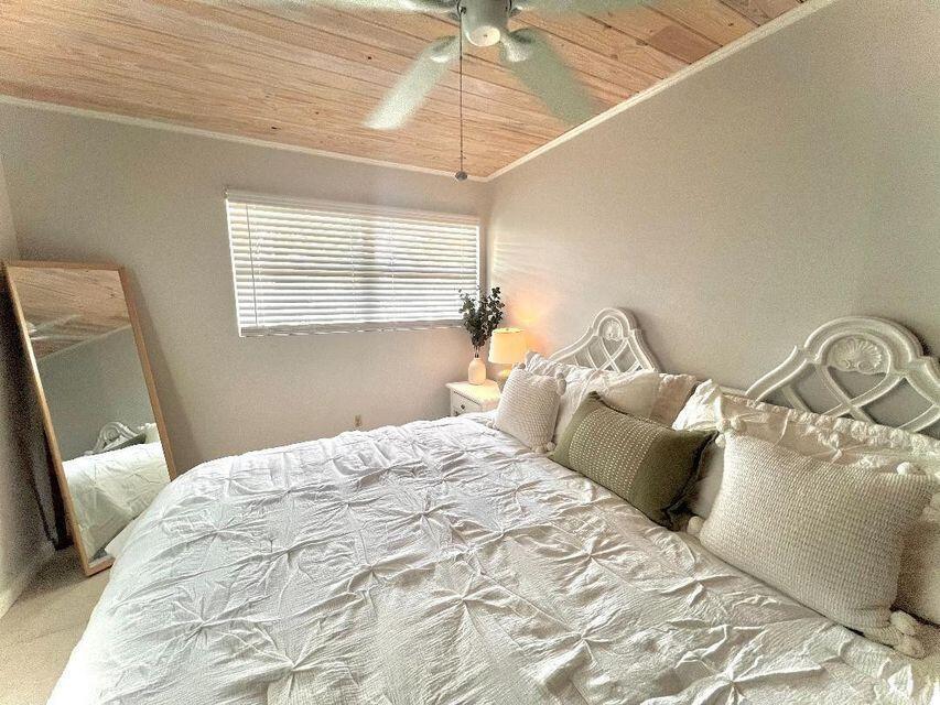 Image 4: 1540 LANTANA LANE 9