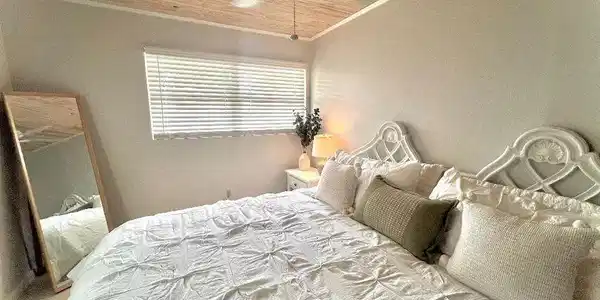Image 4: 1540 LANTANA LANE 9