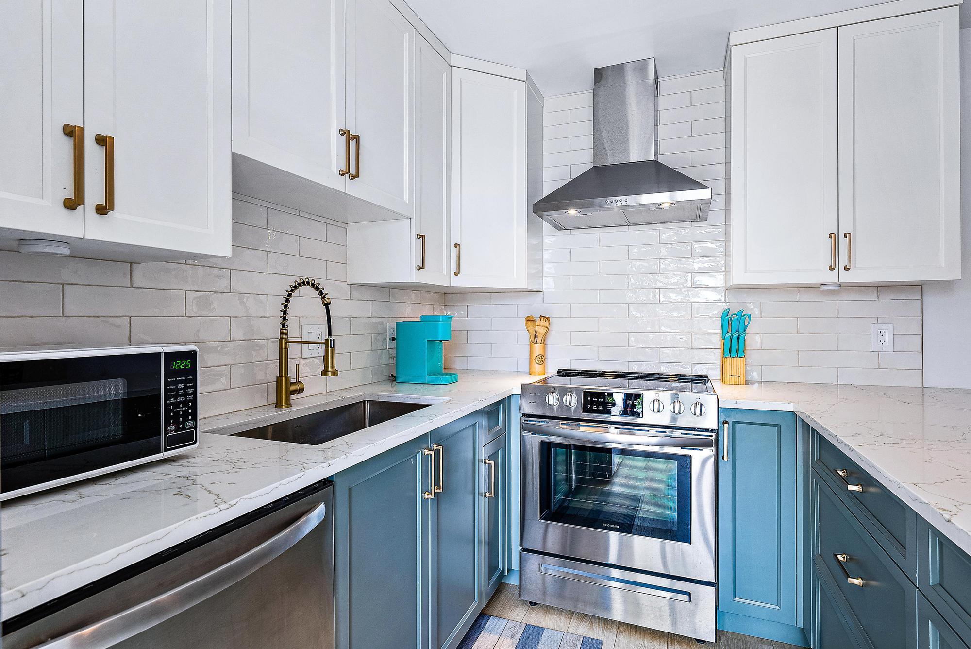 Image 4: Kitchen