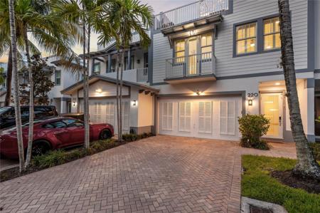 220 NE 15th Avenue