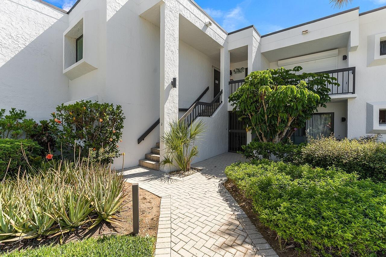Image 2: Front of Condo